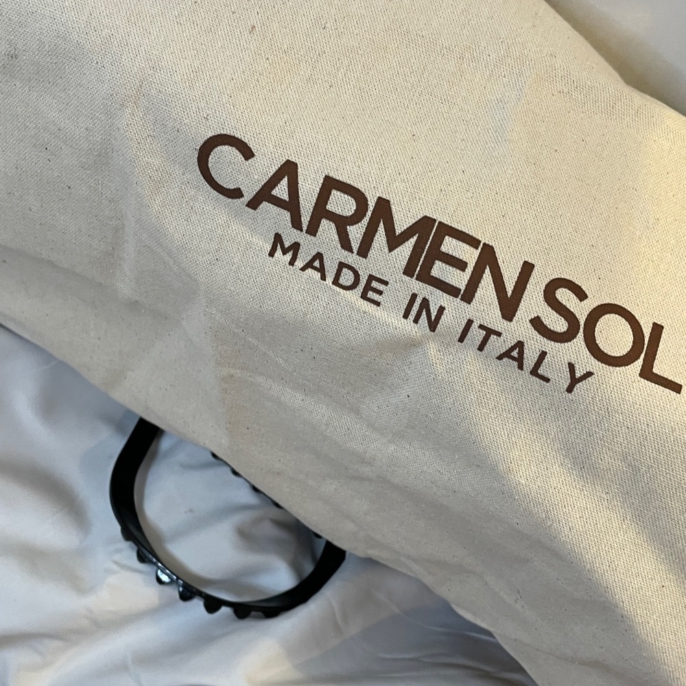 Carmen’s Sol black purse. Med size. Still smell of their scent of roses. - Picture 5 of 10